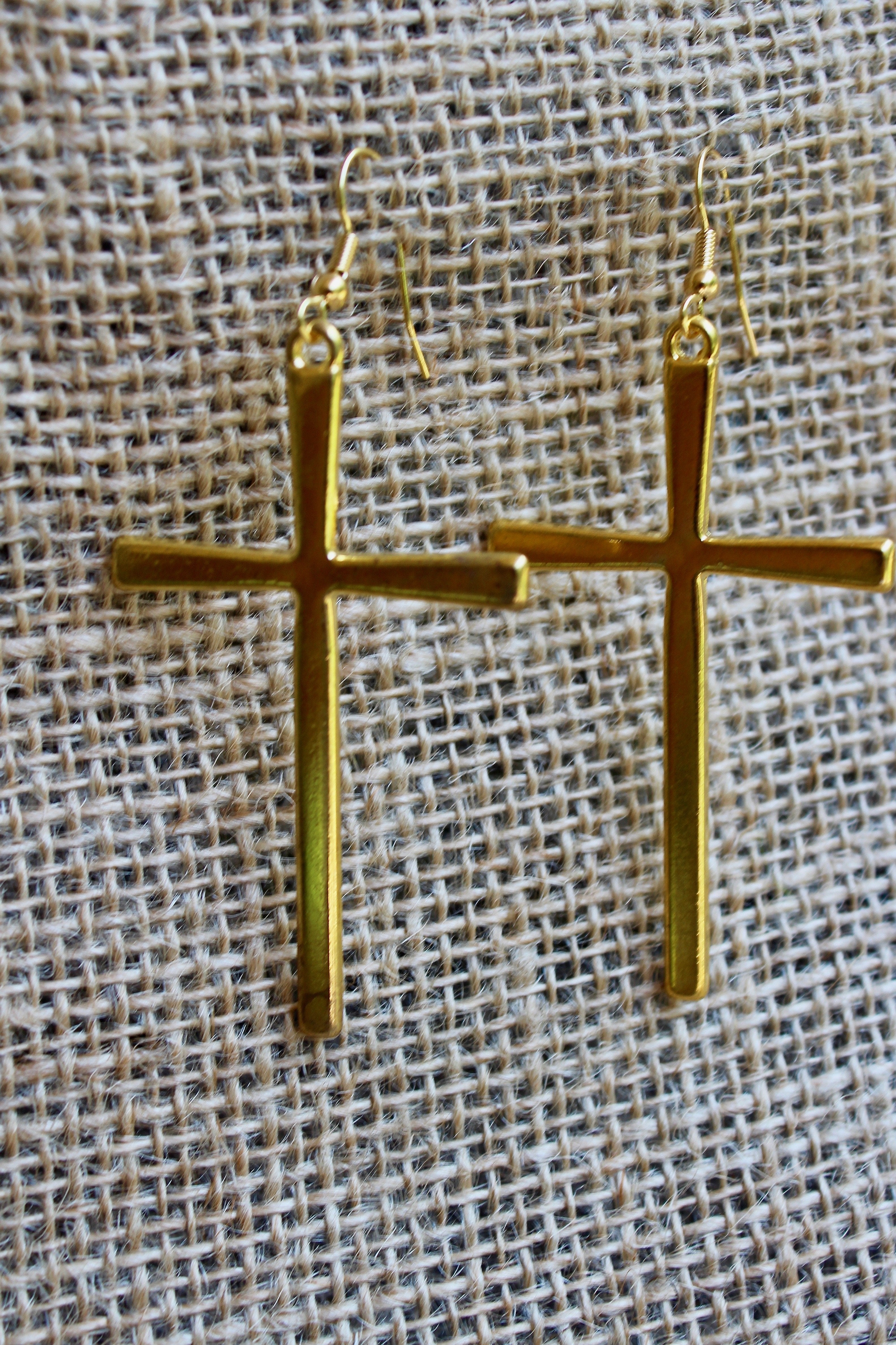 E049G; Thin Goldtone Cross; Approximately 3 inches; ; ; ; ; Majestees