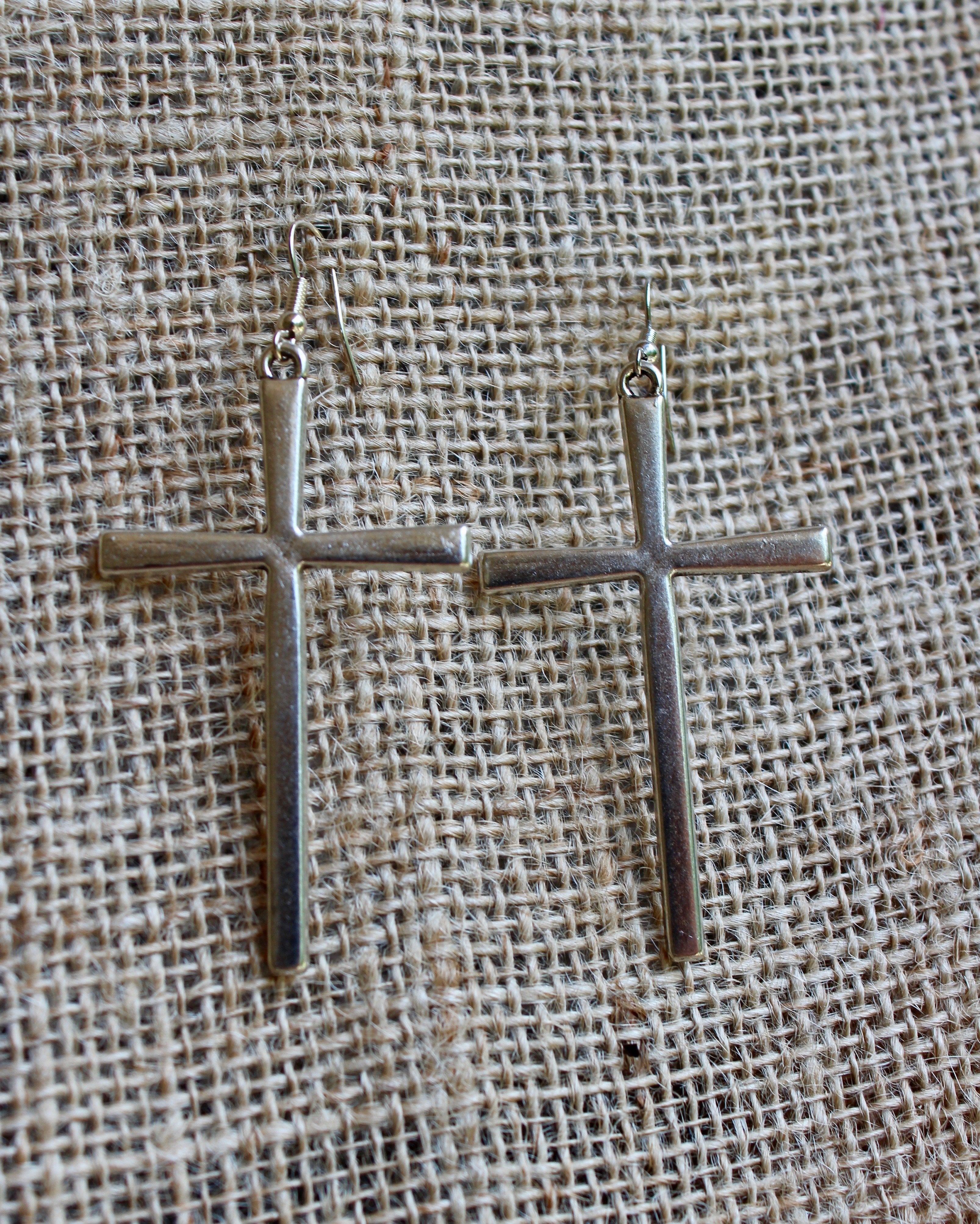 E049S; Thin Silvertone Cross; Approximately 3 inches; ; ; ; ; Majestees